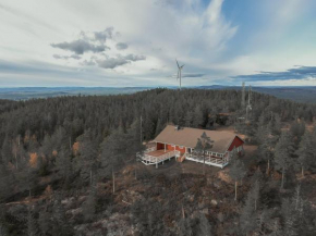 Toppstuga med storslagen utsikt och vacker natur!